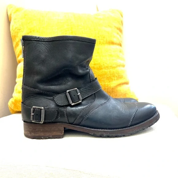 Black Belstaff Beddingham short leather boot. GREAT CONDITION!!Sz 37 EU=US 6 1/2 - Picture 3 of 13
